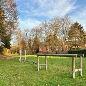 Bild vom Spielplatz anzeigen.