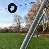 Bild vom Spielplatz anzeigen.