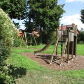 Bild vom Spielplatz anzeigen.
