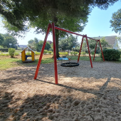 Bild vom Spielplatz anzeigen.