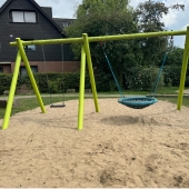 Bild vom Spielplatz anzeigen.