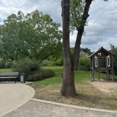 Bild vom Spielplatz anzeigen.