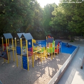Bild vom Spielplatz anzeigen.