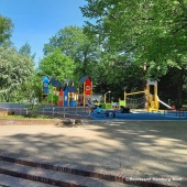 Bild vom Spielplatz anzeigen.