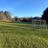 Bild vom Spielplatz anzeigen.