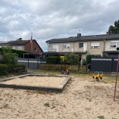 Bild vom Spielplatz anzeigen.