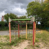 Bild vom Spielplatz anzeigen.