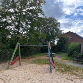 Bild vom Spielplatz anzeigen.