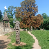 Bild vom Spielplatz anzeigen.