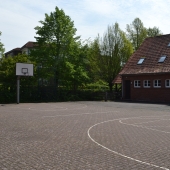 Bild vom Spielplatz anzeigen.