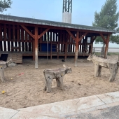 Bild vom Spielplatz anzeigen.