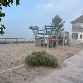 Bild vom Spielplatz anzeigen.