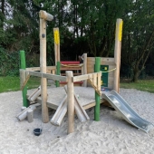 Bild vom Spielplatz anzeigen.