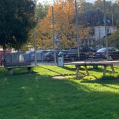 Bild vom Spielplatz anzeigen.