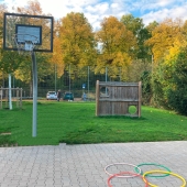 Bild vom Spielplatz anzeigen.
