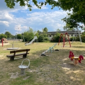 Bild vom Spielplatz anzeigen.