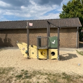 Bild vom Spielplatz anzeigen.