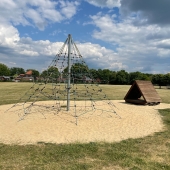 Bild vom Spielplatz anzeigen.