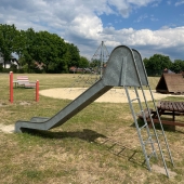 Bild vom Spielplatz anzeigen.