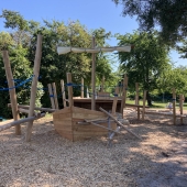 Bild vom Spielplatz anzeigen.