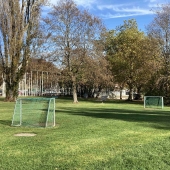 Bild vom Spielplatz anzeigen.