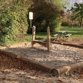 Bild vom Spielplatz anzeigen.