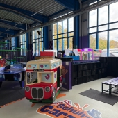 Bild vom Spielplatz anzeigen.