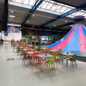 Bild vom Spielplatz anzeigen.