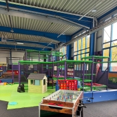 Bild vom Spielplatz anzeigen.