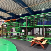 Bild vom Spielplatz anzeigen.