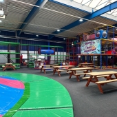 Bild vom Spielplatz anzeigen.