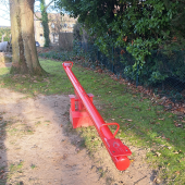 Bild vom Spielplatz anzeigen.