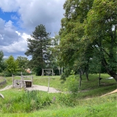 Bild vom Spielplatz anzeigen.