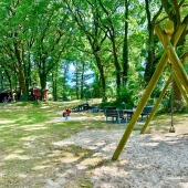Bild vom Spielplatz anzeigen.
