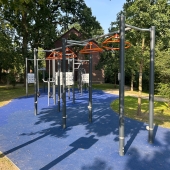 Bild vom Spielplatz anzeigen.