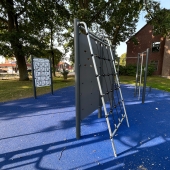 Bild vom Spielplatz anzeigen.