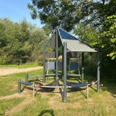 Bild vom Spielplatz anzeigen.