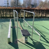 Bild vom Spielplatz anzeigen.