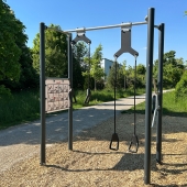 Bild vom Spielplatz anzeigen.