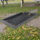 Bild vom Spielplatz anzeigen.