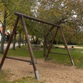 Bild vom Spielplatz anzeigen.