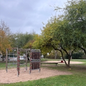 Bild vom Spielplatz anzeigen.