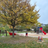 Bild vom Spielplatz anzeigen.