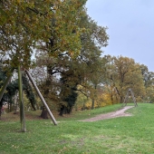 Bild vom Spielplatz anzeigen.