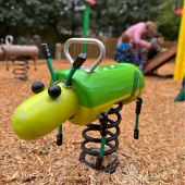 Bild vom Spielplatz anzeigen.