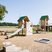 Bild vom Spielplatz anzeigen.