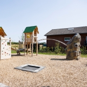 Bild vom Spielplatz anzeigen.