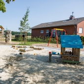 Bild vom Spielplatz anzeigen.