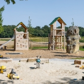 Bild vom Spielplatz anzeigen.