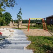 Bild vom Spielplatz anzeigen.